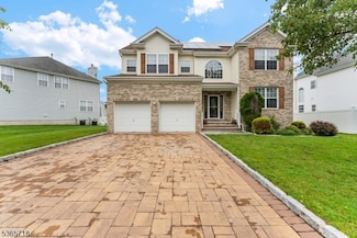 8 Cobblers Cir, Franklin Park, NJ 08823