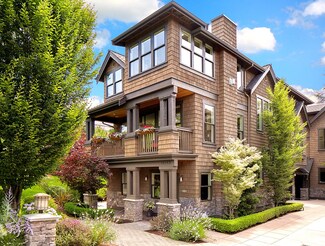 10143 NE 62nd St, Kirkland, WA 98033