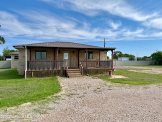 213 E 7th St, Idalou, TX 79329