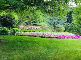 104 Ridgeview Ln, Mount Arlington, NJ 07856