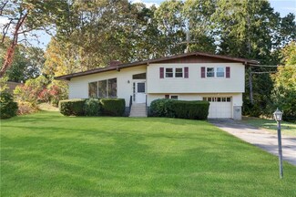 7 Urso Dr, Westerly, RI 02891