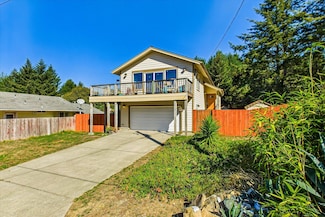 199 Spring Road 166 Debbie Ln, Shelter Cove, CA 95589