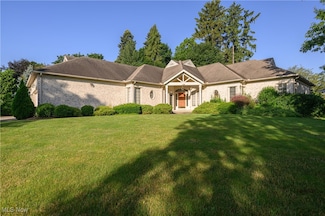 1110 Mansion Dr, Barberton, OH 44203