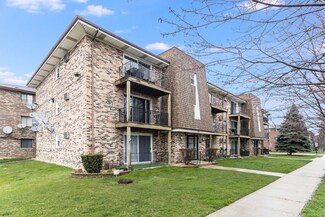 7104 98th St Unit 302, Chicago Ridge, IL 60415
