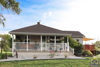 25576 Donahoo Rd, Tonganoxie, KS 66086
