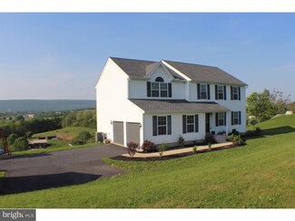 290 Oval Dr, Hamburg, PA 19526