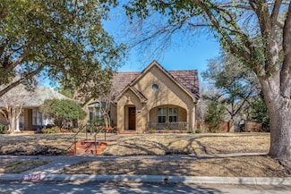 2141 Warner Rd, Fort Worth, TX 76110