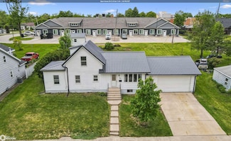 807 Center St, Grinnell, IA 50112
