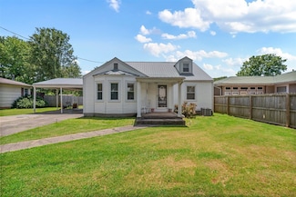 302 N 9th St, Cave City, KY 42127