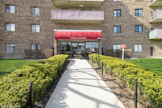 1460 Fairlane Dr Unit 226, Schaumburg, IL 60193