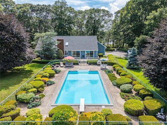 250 Peconic Bay Blvd, Aquebogue, NY 11931