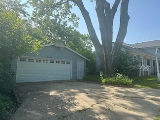 3896 Drexel Ave, Gurnee, IL 60031