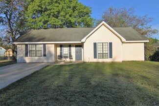 102 Ridge Ct, Centerville, GA 31028