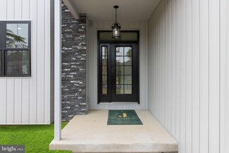 1718 Meadowbrook Rd, Feasterville-Trevose, PA 19053