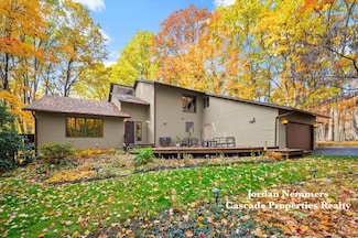 6030 Champagne Ct SE, Grand Rapids, MI 49546