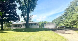 27862 Pine Lake St, Edwardsburg, MI 49112