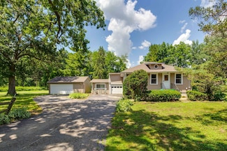 80 N Lake Ave, Third Lake, IL 60030