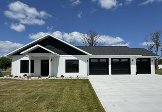 517 Lincoln St SE, Warroad, MN 56763