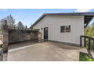 61910 Olive Barber Rd, Coos Bay, OR 97420