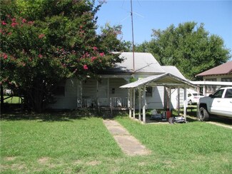 505 N 4th St, Okemah, OK 74859
