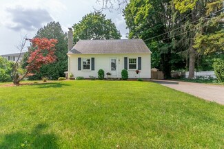 35 Harwood St, Oxford, MA 01540