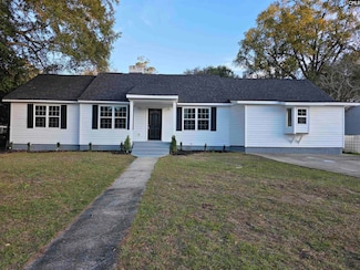 416 Thames St, Manning, SC 29102