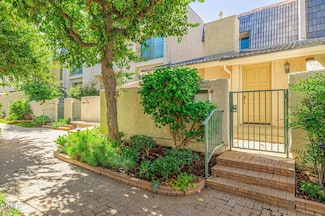 22239 1/4 Erwin St, Woodland Hills, CA 91367