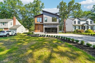 8 Wynnewood Rd, Livingston, NJ 07039