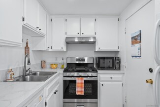 320 Grapevine Rd Unit 102, Vista, CA 92083