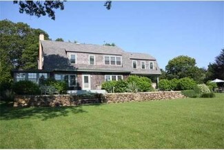 6 Pokanoket Ln, South Dartmouth, MA 02748