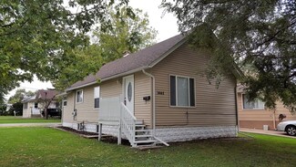 1445 Liberty St, Aurora, IL 60505