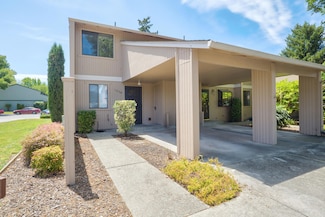 1034 SE Camelot Dr, Grants Pass, OR 97526