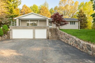 20469 Barton Rd, Pinckney, MI 48169