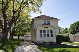 1036 N Crawford St, Carroll, IA 51401