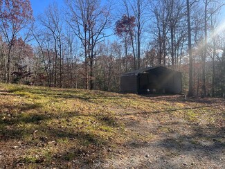 696 Spruce Creek Dr, Jamestown, TN 38556