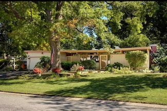 1631 Southbrook Dr, South Bend, IN 46614