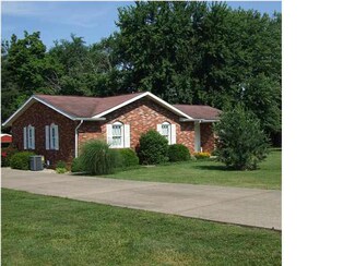 304 S Washington St, Huntingburg, IN 47542