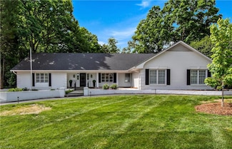 2200 Forest Dr, Winston Salem, NC 27104