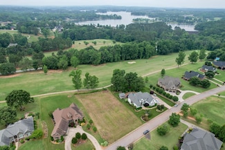 825 E Heathland Dr, Inman, SC 29349