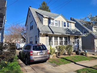 55 Capitol Ave, Williston Park, NY 11596
