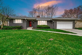 8338 Oakwood Ave, Munster, IN 46321