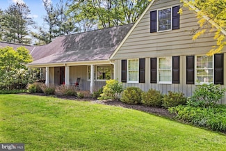 3 Devon Dr, New Hope, PA 18938