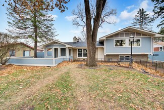 910 Hickory Ln, Naperville, IL 60540