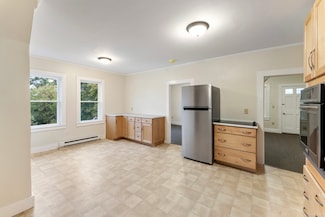 78 Smith St, Putnam, CT 06260