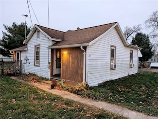 27 W Walnut St, Phillipsburg, OH 45354