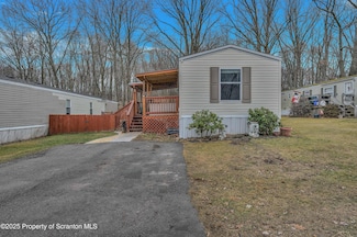 8 Joyce St, Moosic, PA 18507
