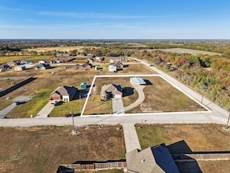 220 Delatorre St, Trenton, TX 75490