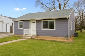 117 S River Rd, North Aurora, IL 60542