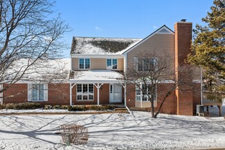 1392 Shire Cir Unit 12, Inverness, IL 60067