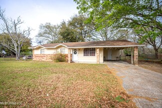 1710 Cherokee Dr, Pascagoula, MS 39581